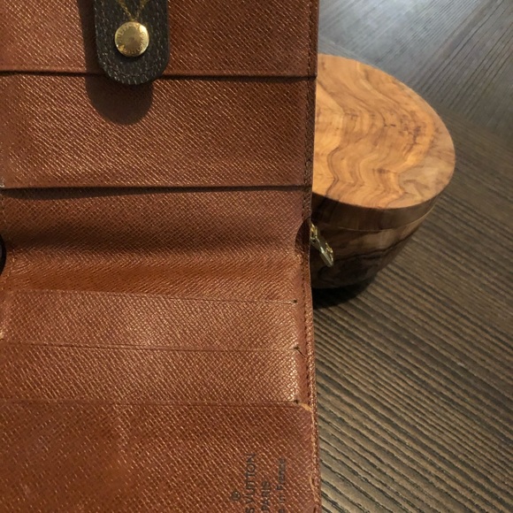 Authentic Louis Vuitton Billfold Wallet - Picture 2 of 7